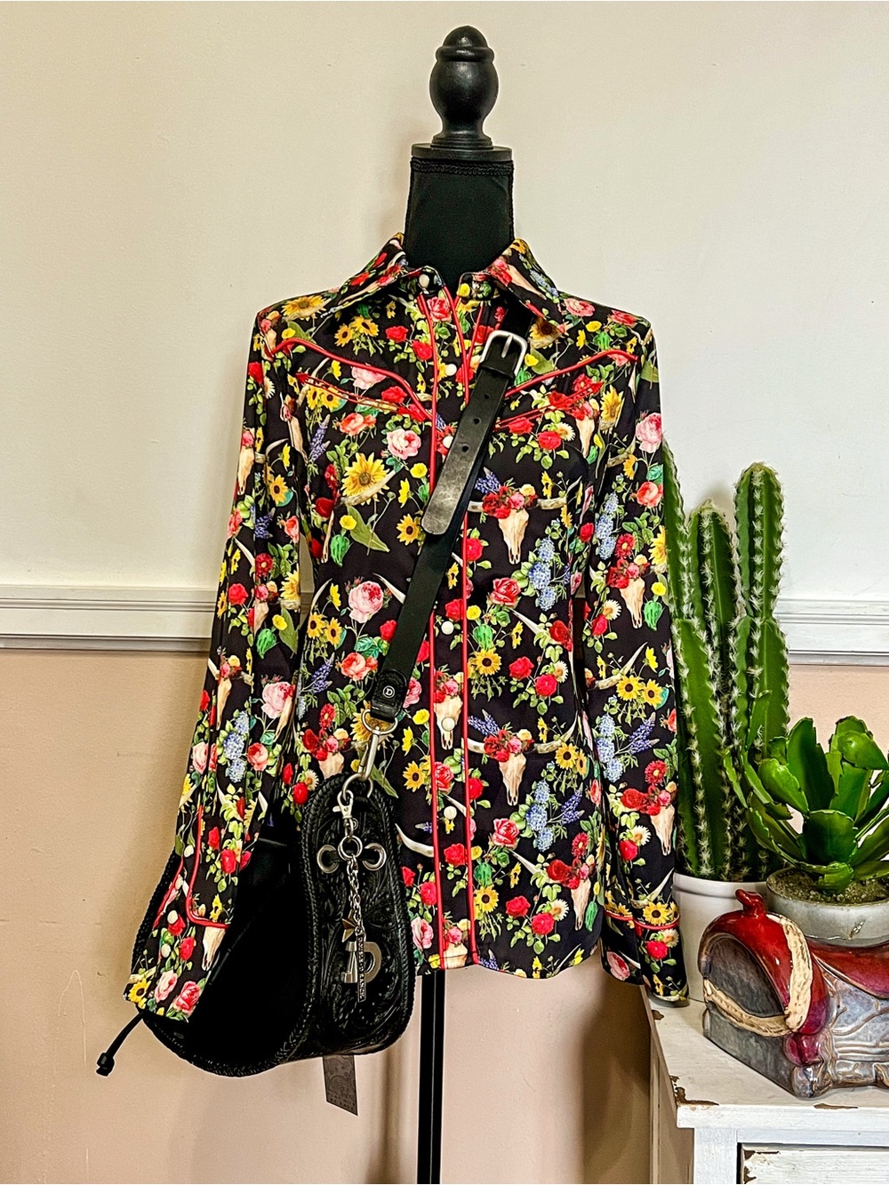 So good!! Junk Gypsy x Rodeo Quincy Floral Black Pearl Snap